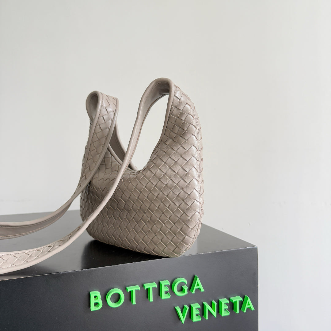 BOTTEGA VENETA 25S VENETO BAG 27 IN WARM TAUPE CALFSKIN SILVER HARDWARE