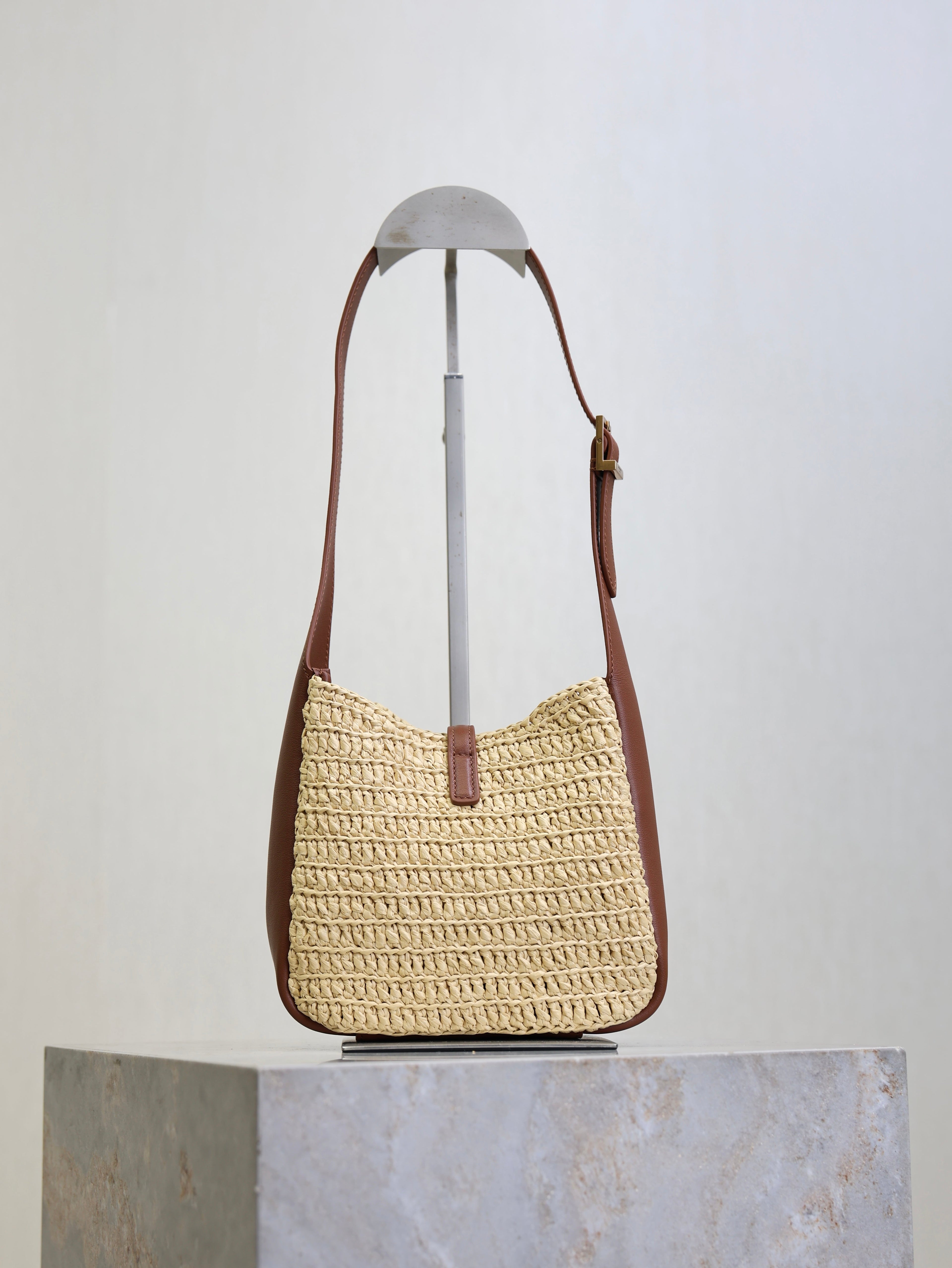 YSL 25S LE 5 À 7 SUPPLE BABY 16 IN RAFFIA AND CALFSKIN GOLD HARDWRE