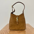 LE 5 À 7  SUPPLE SMALL 22 IN  CARAMEL BROWN SUEDE