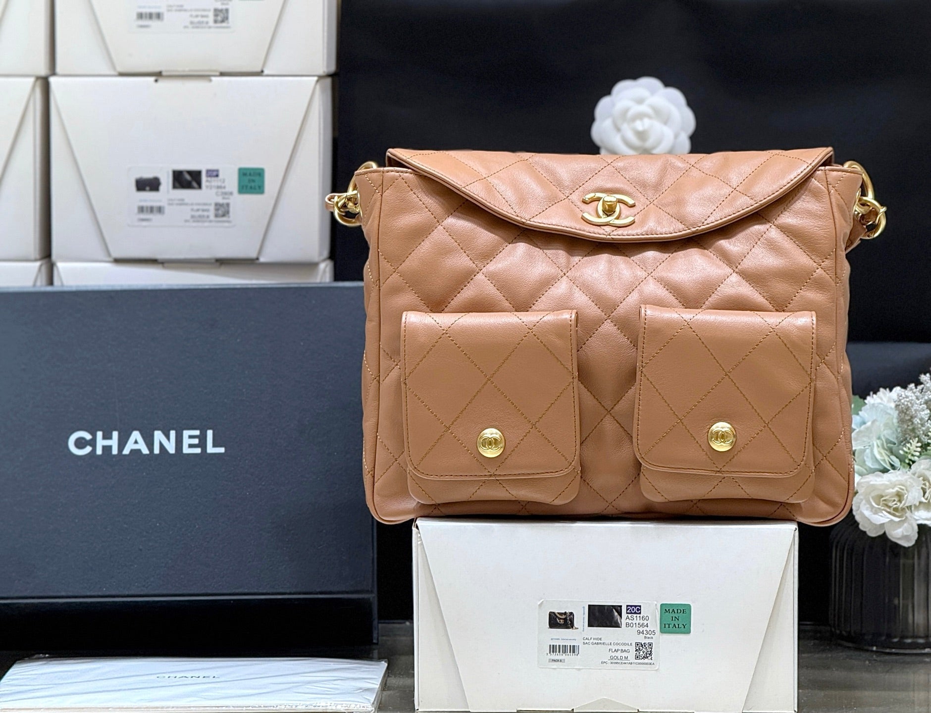 CHANEL 25S HIPPIE HOBO POSTMAN BAG 30 IN WARM TAUPE CALFSKIN GOLD HARDWARE
